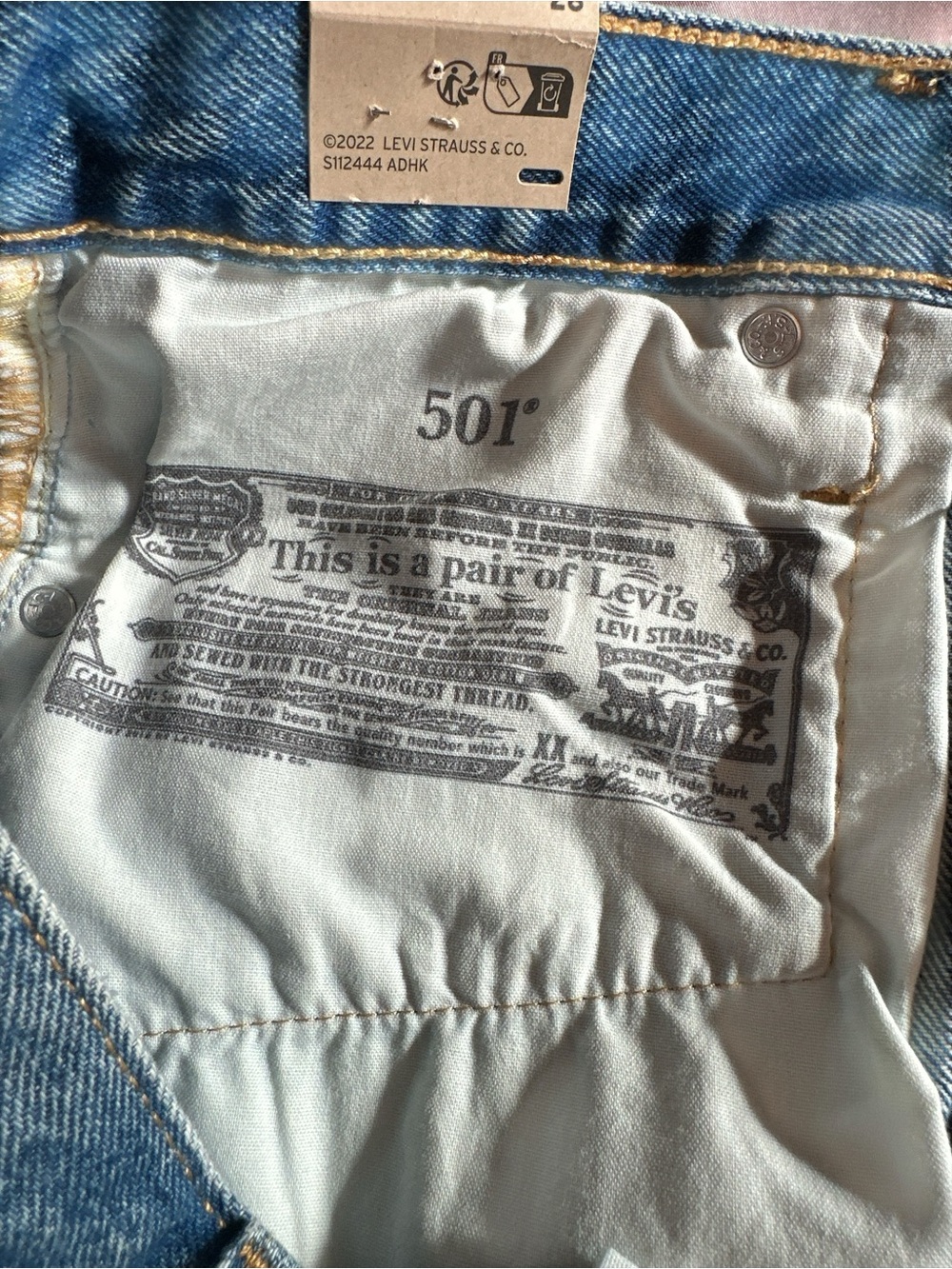 NWT  Levi’s 501° Original Fit High Rise Women’s Shorts Roll Away -Medium Wash 28 - Picture 8 of 8